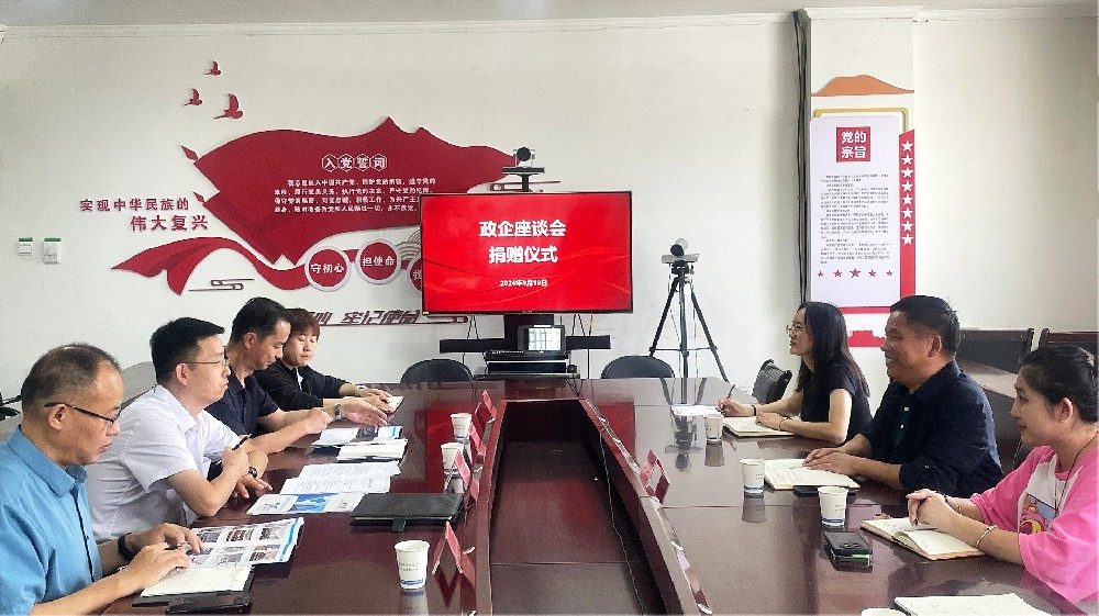 同創(chuàng)科技向庫爾勒市科技局捐贈LED智慧會議屏，助力科技發(fā)展